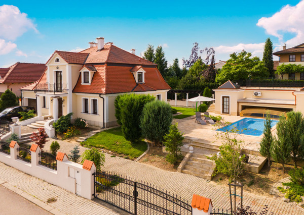 Na predaj nadštandardný rodinný dom s bazénom, Soblahov