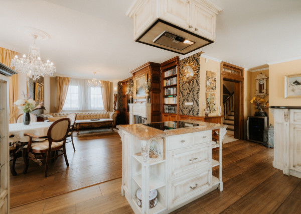 Na predaj nadštandardný rodinný dom s bazénom, Soblahov