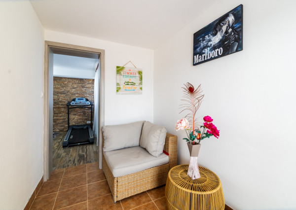 Na predaj nadštandardný rodinný dom s bazénom, Soblahov