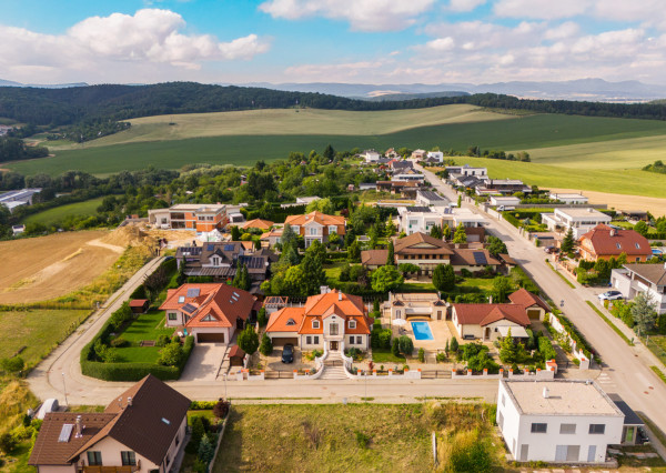 Na predaj nadštandardný rodinný dom s bazénom, Soblahov