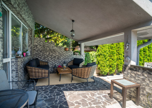 Na predaj rodinný dom s bazénom a saunou v Rohovciach