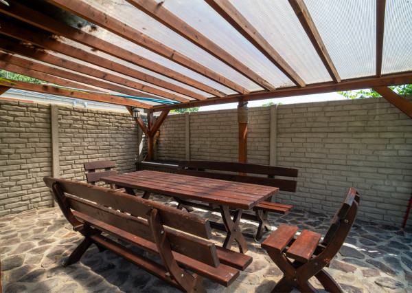 Na predaj rodinný dom s bazénom a saunou v Rohovciach