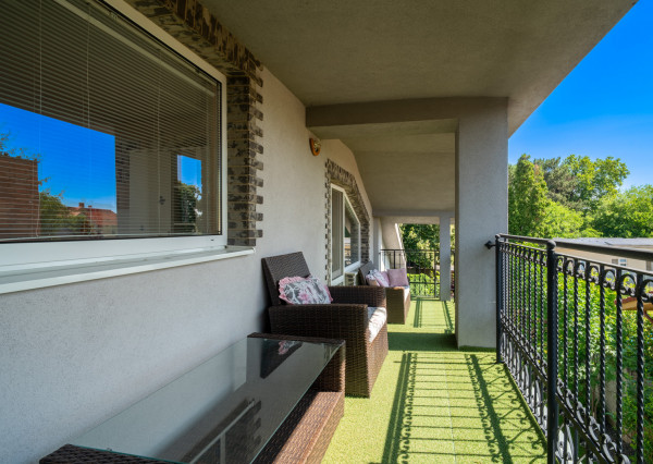 Na predaj rodinný dom s bazénom a saunou v Rohovciach