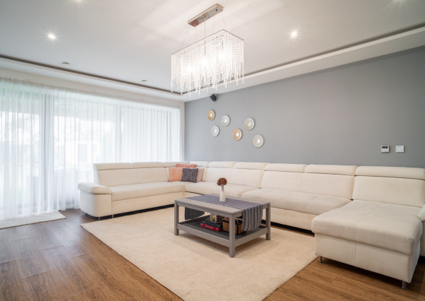 Na predaj priestranný 4-izbový rodinný dom s dvojgarážou v obci Báč