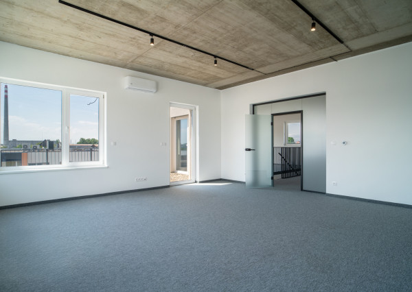 Na prenájom jedno podlažie polyfunkcie na Zavarskej ulici v Trnave