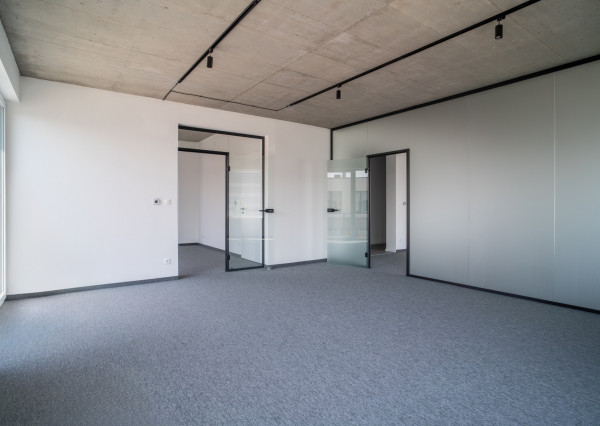 Na prenájom jedno podlažie polyfunkcie na Zavarskej ulici v Trnave