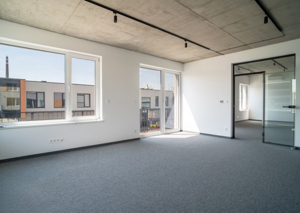 Na prenájom jedno podlažie polyfunkcie na Zavarskej ulici v Trnave