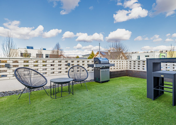 Na prenájom dizajnový 3-izbový byt so 45m2 terasou v Stupave