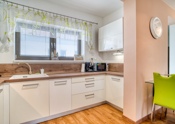 Na prenájom kompletne zariadený 2-izbový byt v centre Trnavy