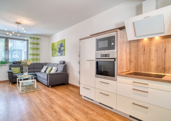 Na prenájom kompletne zariadený 2-izbový byt v centre Trnavy