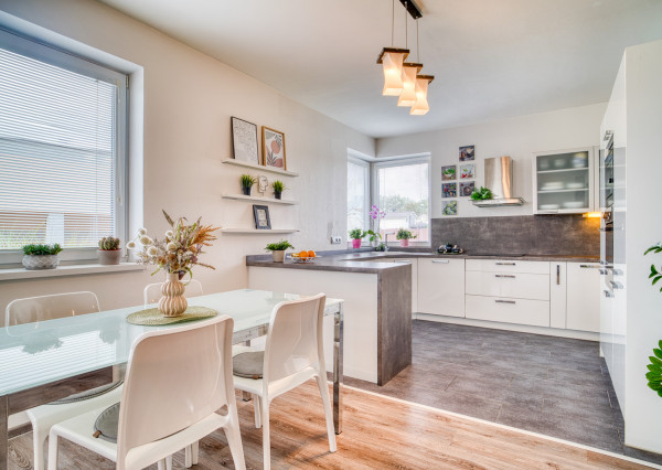 Na predaj rodinný dom s rozľahlým pozemkom v Kostolišti