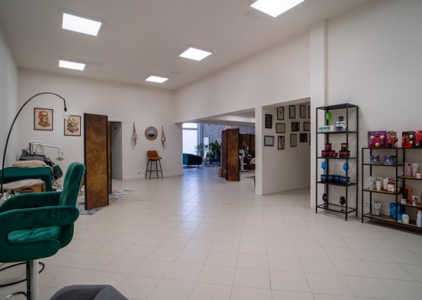 Na prenájom obchodný priestor v centre mesta priamo pod Bratislavským hradom