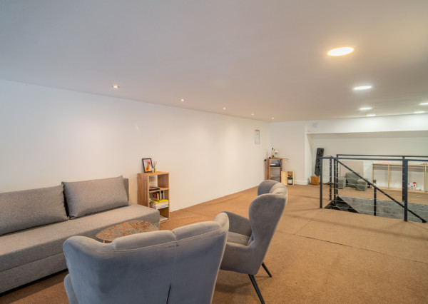 Na prenájom obchodný priestor v centre mesta priamo pod Bratislavským hradom