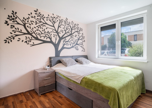 Na predaj dom so vstupom do súkromného jazera v Hrubej Borši