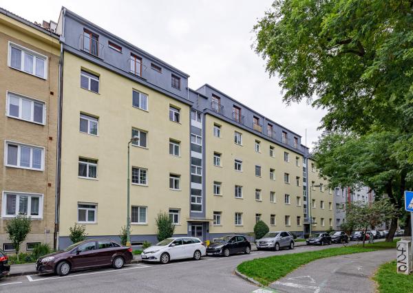 Na prenájom 3-izbový byt v centre Bratislavy pri OC Nivy