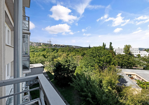 Moderný a svetlý byt, v ktorom je všetko pripravené na okamžité nasťahovanie.