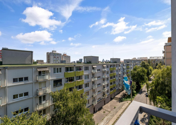 Moderný a svetlý byt, v ktorom je všetko pripravené na okamžité nasťahovanie.