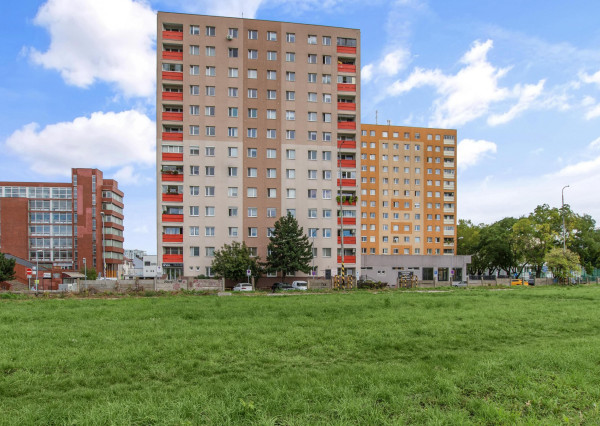 Zrekonštruovaný 3-izbový byt s veľkou dennou zónou v tehlovom dome