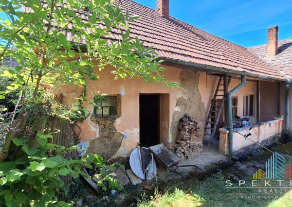 REZERVOVANÉ..Na predaj rodinný 2-izbový domček v pôvodnom stave – Zlatníky, okr. Bánovce nad Bebravou, pozemok 1200 m², tichá ulica, krásne prostredie