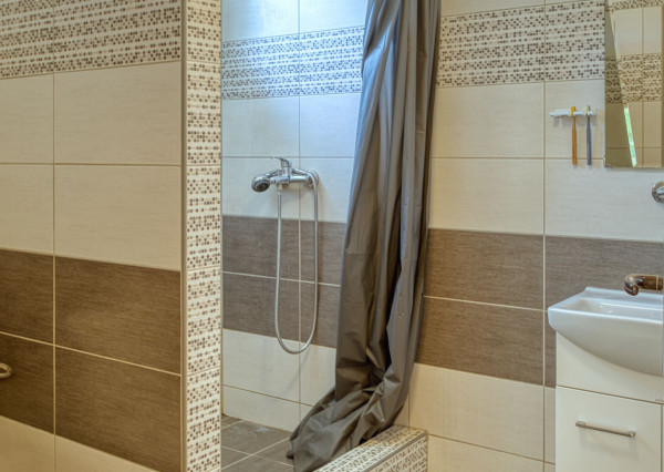 Na predaj trojpodlažný rodinný dom v lokalite Žitná - Radiša