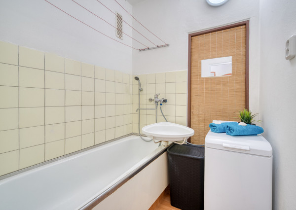 REZERVOVANÉ: Na predaj investičný 1-izbový byt - Karlova Ves