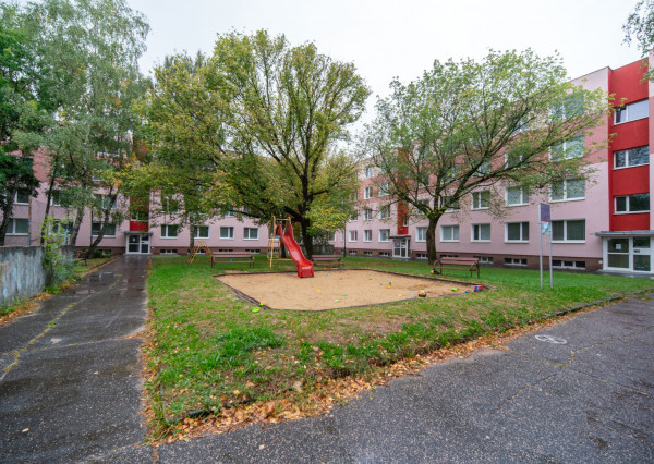 REZERVOVANÉ: Na predaj investičný 1-izbový byt - Karlova Ves