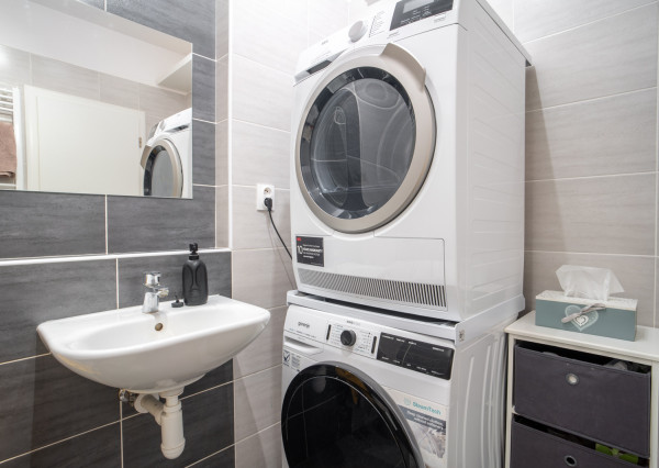 Na predaj moderný 3-izbový byt vo výbornej lokalite Serede