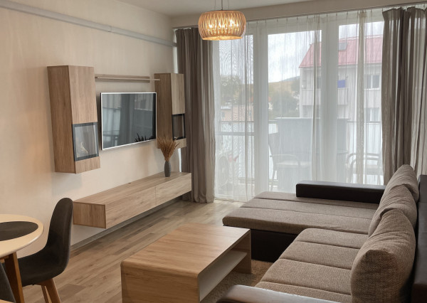 Na prenájom kompletne zariadený 2-izbový byt v obci Soblahov