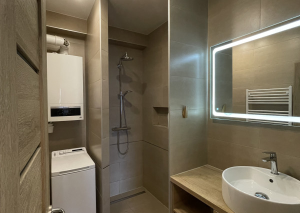 Na prenájom kompletne zariadený 2-izbový byt v obci Soblahov