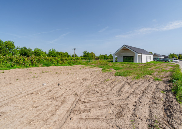 REZERVOVANÉ: Na predaj moderný 4-izbový rodinný dom v Šoporni