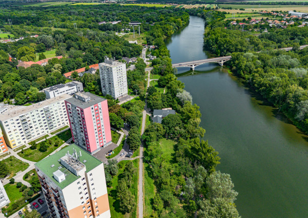 Na predaj garsónka v Seredi