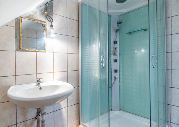 Na predaj priestranný rodinný dom s veľkým pozemkom v Loku pri Leviciach