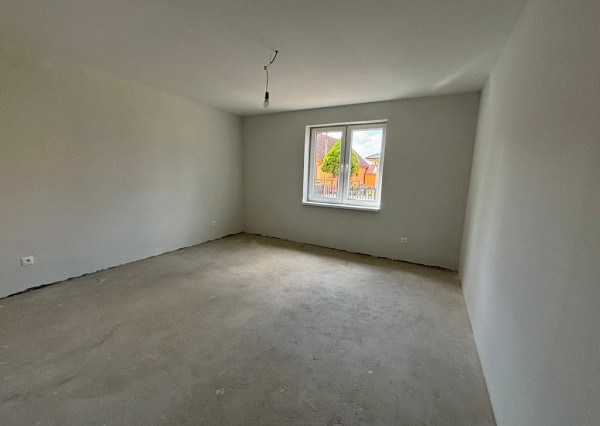 PREDAJ -Exkluzívna ponuka  3i RD - kompletná rekonštrukcia, terasa, pozemok 450m2 - Bánovcen/B / Biskupice