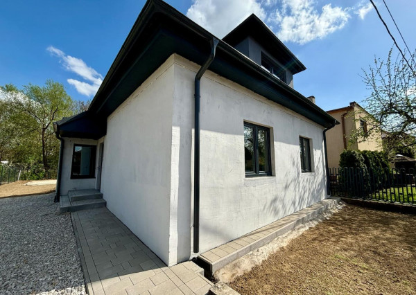 PREDAJ -Exkluzívna ponuka  3i RD - kompletná rekonštrukcia, terasa, pozemok 450m2 - Bánovcen/B / Biskupice