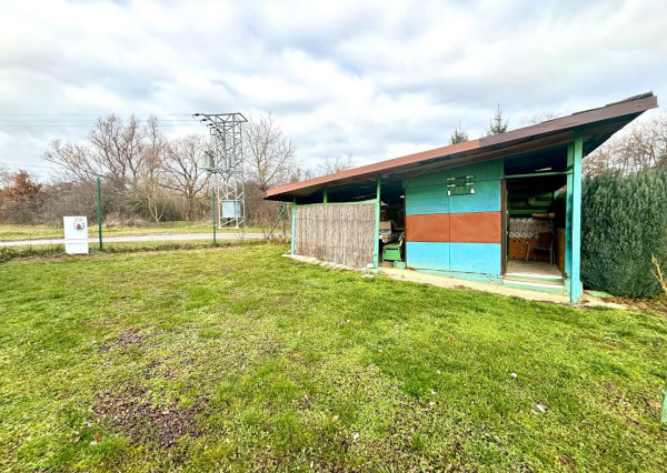 Exkluzívne na predaj  záhrada s chatkou v Bánovciach n/B