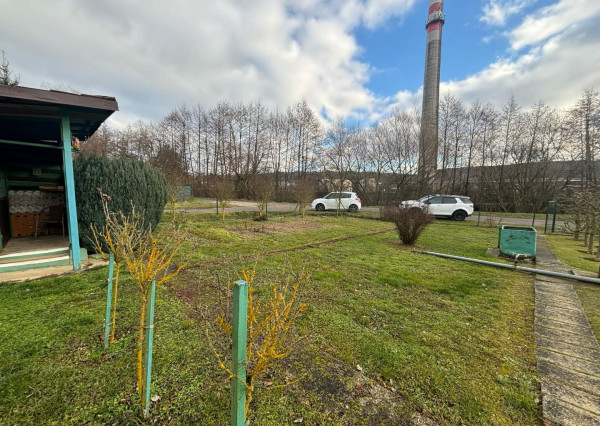 Exkluzívne na predaj  záhrada s chatkou v Bánovciach n/B