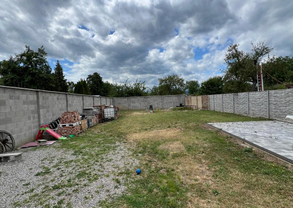 Na predaj poschodový 5-izbový rodinný dom v obci Beluša