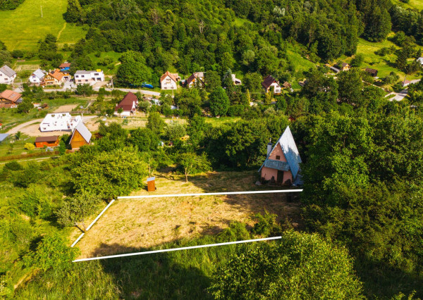 Na predaj investičný pozemok so stavebným povolením Vydrná