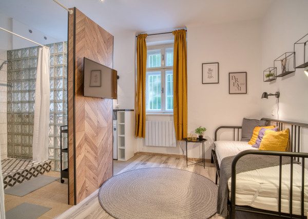 Na predaj 1-izbový byt s investičným potenciálom v centre Bratislavy