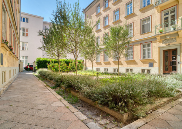 Na predaj 1-izbový byt s investičným potenciálom v centre Bratislavy