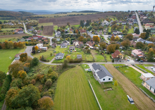 Exkluzívne iba u nás na predaj stavebný pozemok 1251m2 , Brezolupy