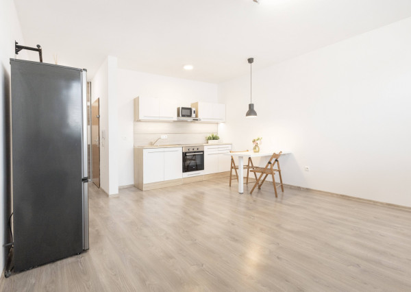 REZERVOVANÉ: Na prenájom 2-izbový byt s loggiou a parkovaním - Hviezdoslavov