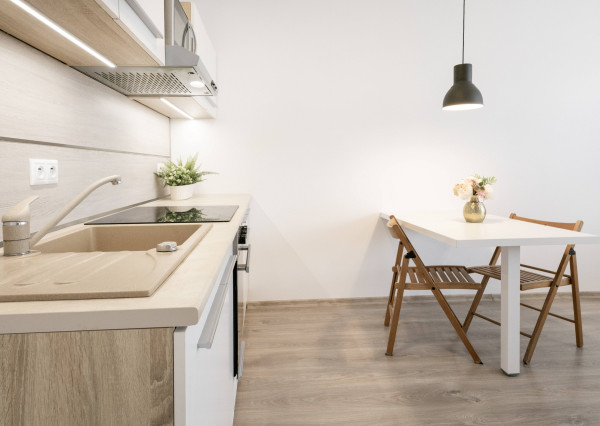 REZERVOVANÉ: Na prenájom 2-izbový byt s loggiou a parkovaním - Hviezdoslavov