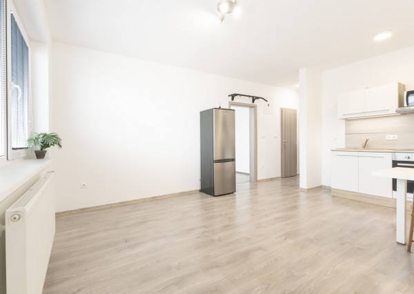 REZERVOVANÉ: Na prenájom 2-izbový byt s loggiou a parkovaním - Hviezdoslavov