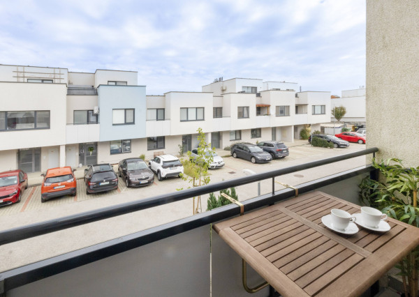 REZERVOVANÉ: Na prenájom 2-izbový byt s loggiou a parkovaním - Hviezdoslavov