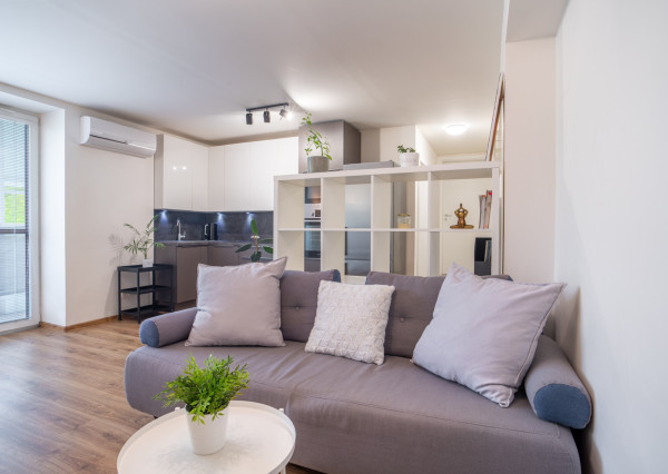 Na predaj kompletne zariadený 2-izbový byt v blízkosti OC Vivo