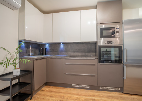 Na predaj kompletne zariadený 2-izbový byt v blízkosti OC Vivo