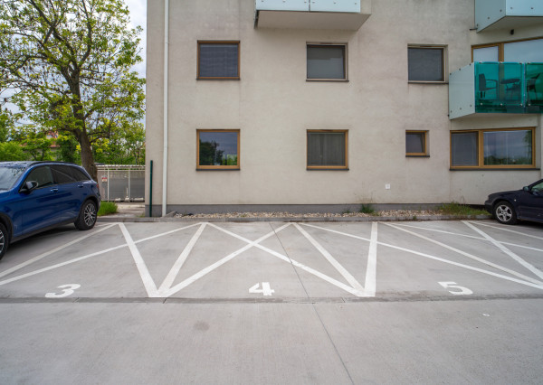 Na predaj kompletne zariadený 2-izbový byt v blízkosti OC Vivo