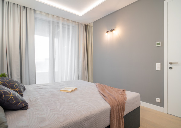 Na prenájom exkluzívny 2-izbový byt so šatníkom a panoramatickým výhľadom v projekte SKYPARK, Továrenská ulica