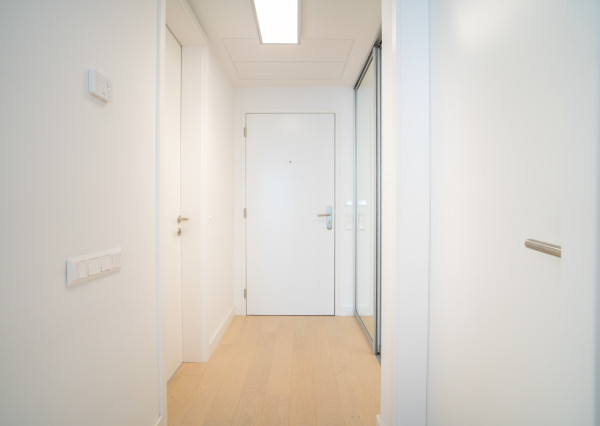 Na prenájom exkluzívny 2-izbový byt so šatníkom a panoramatickým výhľadom v projekte SKYPARK, Továrenská ulica